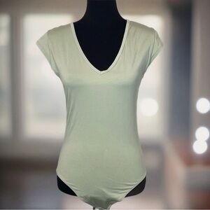 Everlane Mint Green Ballet V-neck Cap Sleeve Bodysuit Size M